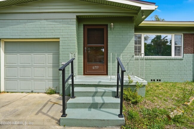 Photo - 6713 Provost Rd N