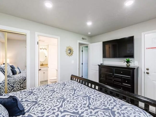 Photo - 860 W Vlg Rd Unit SI ID1533809P