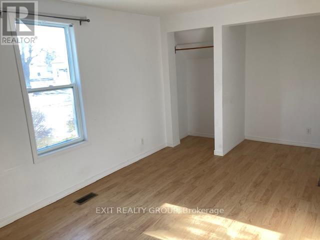 Photo - 27 Grove St Unité Main Flr