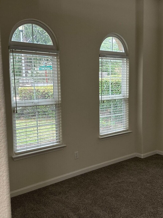 Photo - Charming 4 bedroom, 2 bathroom single fami...