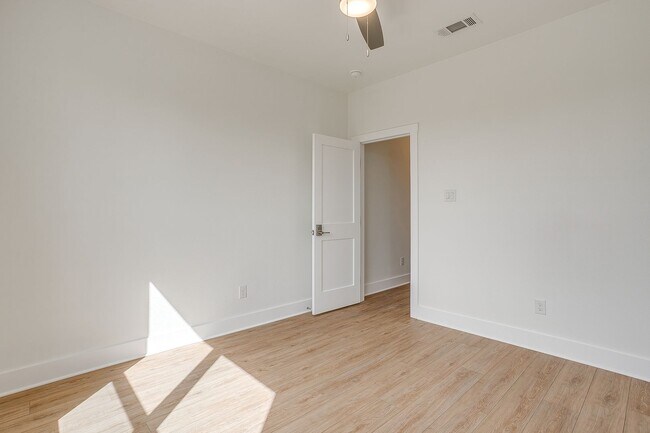 2335 Benbrook Blvd