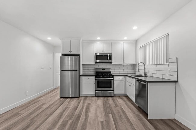 Building Photo - 925 W 30th St Rental