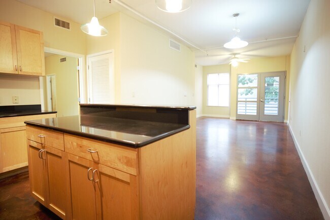 Photo - UT WEST CAMPUS - PRELEASE 8/15/2024 2 bed ... Unit 305