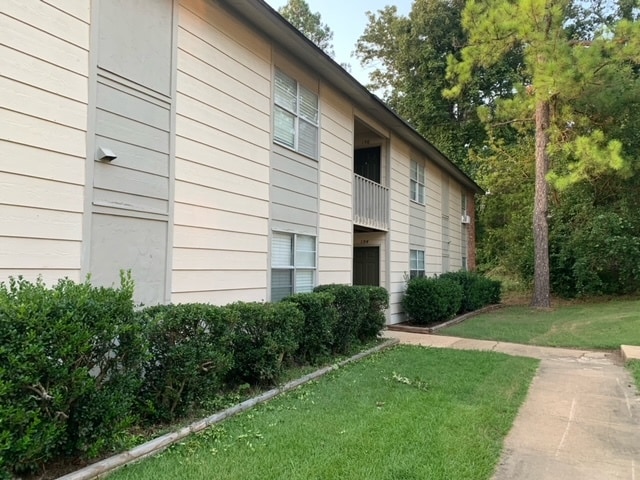 Quiet, Safe Entryway - 409 Old Mayhew Rd Unit 135