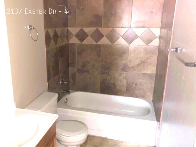 Photo - 2137 Exeter Dr Unidad 4