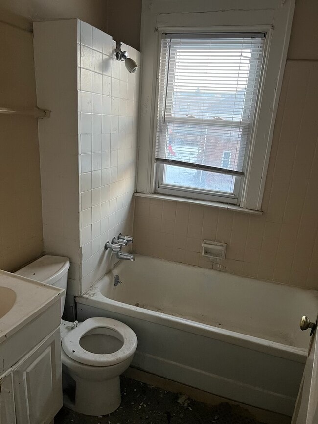 Photo - 15114 Holmur St