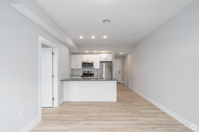 2BR, 2BA - 750SF