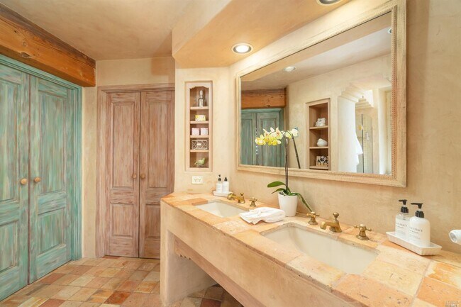 Photo - 245 Water St