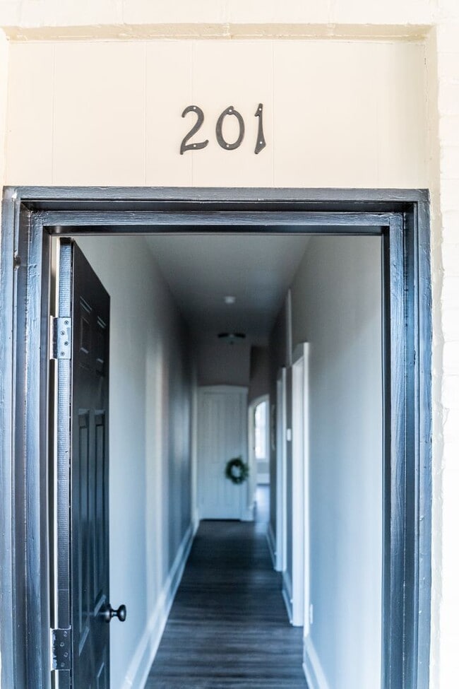 Building Photo - Market Street Commons A Unit 4 Park 201