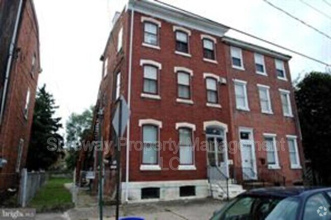 Building Photo - 212 E Broad St Unit 2 Rental