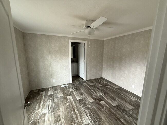 Photo - Charming 2-Bed, 2-Bath Mobile Home Retreat in Seneca!