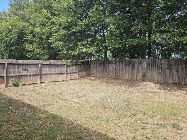 Photo - 810 Baker St NW