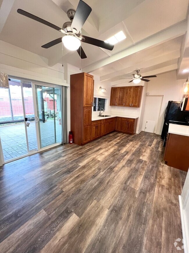 Building Photo - ALL UTILITIES INCLUDED! 4 bed, 1 bathroom ... Rental