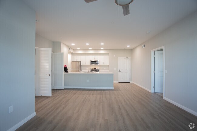 3BR, 2BA-1211 SF