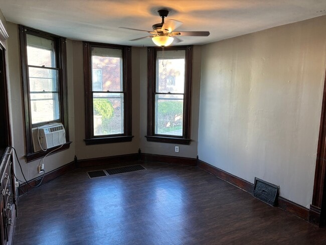 Photo - 600 N Main St Unidad B