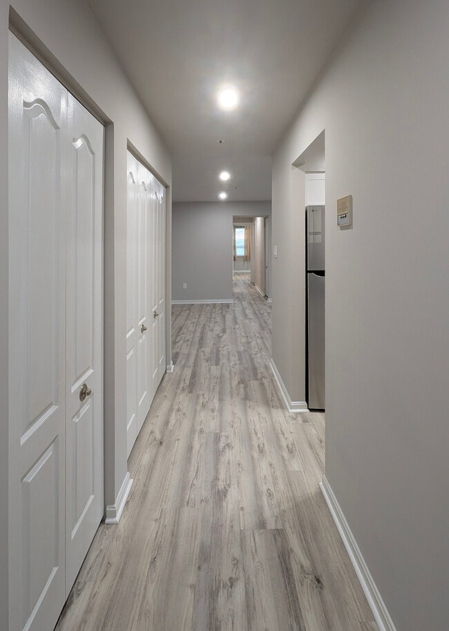 Building Photo - 8601 Falls Run Rd Unit B