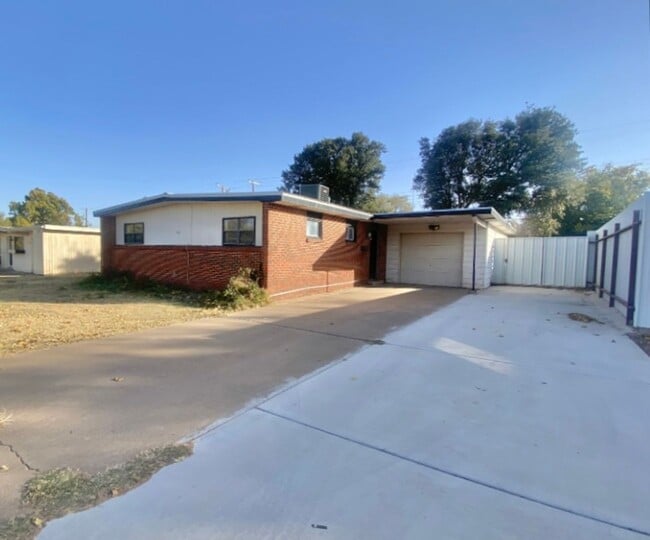 Photo - 3 bed 1 bath near WYCA now available