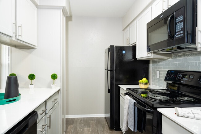 2BD, 1.5BA - 1.400SF - Kitchen