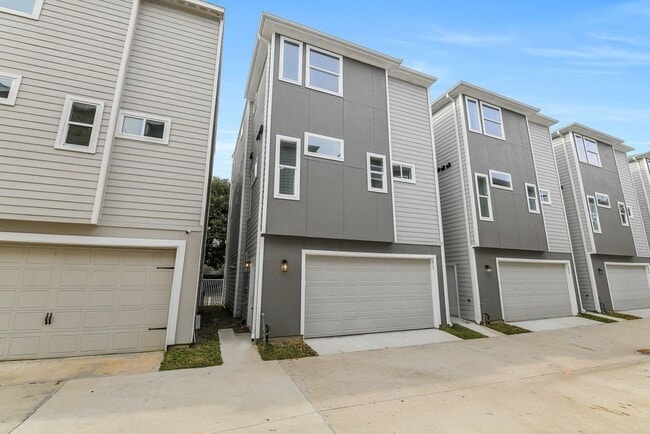 Photo - 4013 Ward St