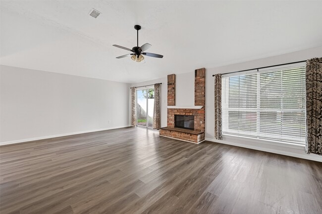 Photo - 22022 Kenlake Dr