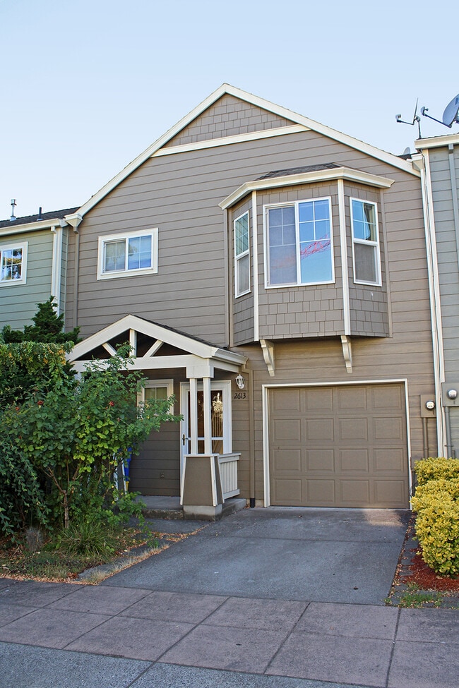 Building Photo - 2613 NE 6th Pl Rental
