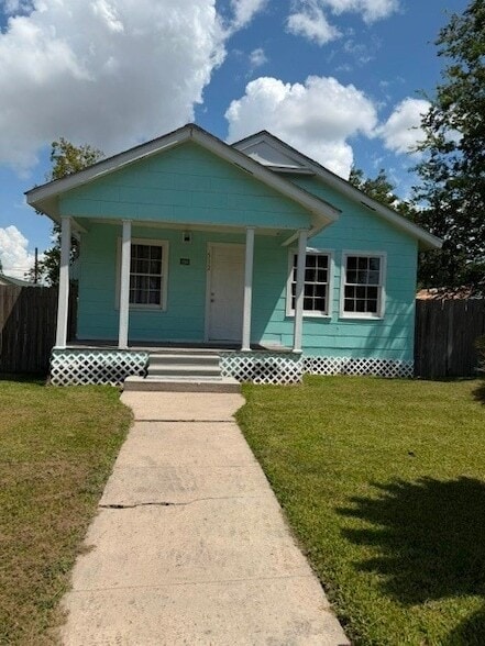 Building Photo - 512 Stimpson St