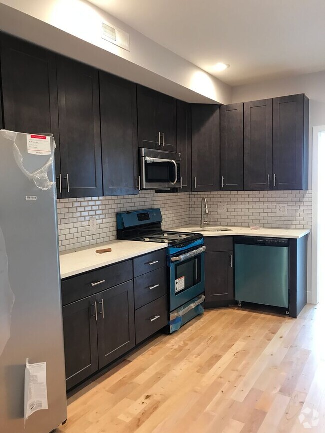 Building Photo - Bi-level 2fl 3fl 4B3B unit | Walking dista... Rental