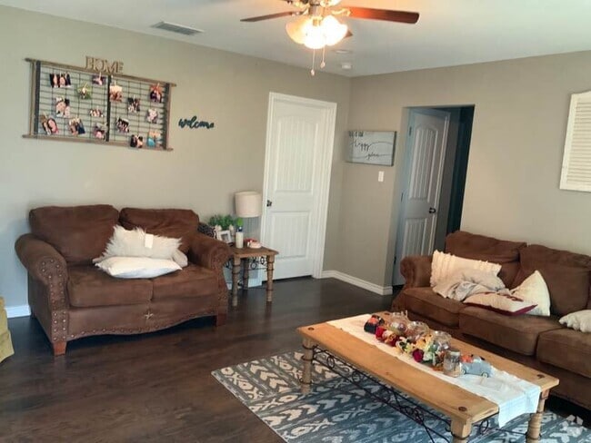 Building Photo - 3 bedroom 1 bath super cute! Rental