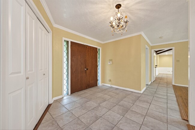 Photo - 1701 Mistletoe Ln
