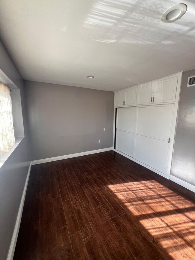 Photo - House  3 bedrooms, 1 baths,