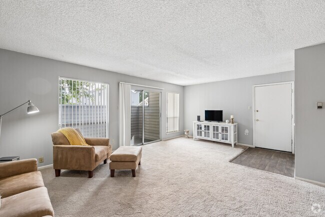 2BR, 2BA - 1,050SF - Living Room - Kimberly Woods Apartments