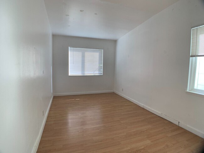 744-746-746 A 47 Ave - 744-746-746 A 47 Ave Apartment Unit E-746 47 Ave