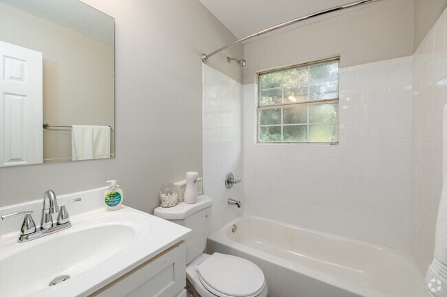 2BR, 1BA - 860SF - Bathroom - Stanton Yards 1, 2 & 3 Bedroom Availability