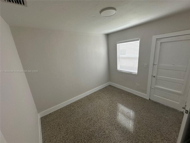 Photo - 211 SW 18th Ave Unidad 2