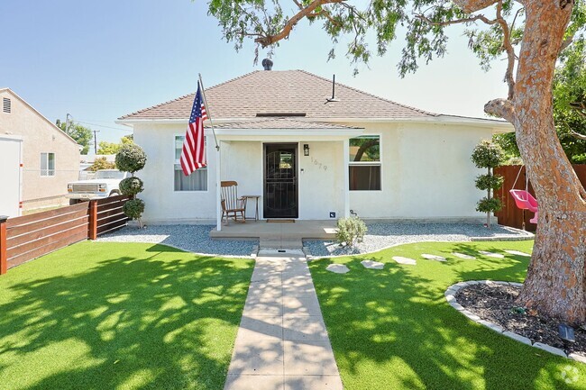 Building Photo - Modern Fully Furnished 3BR/2BA Family Home...