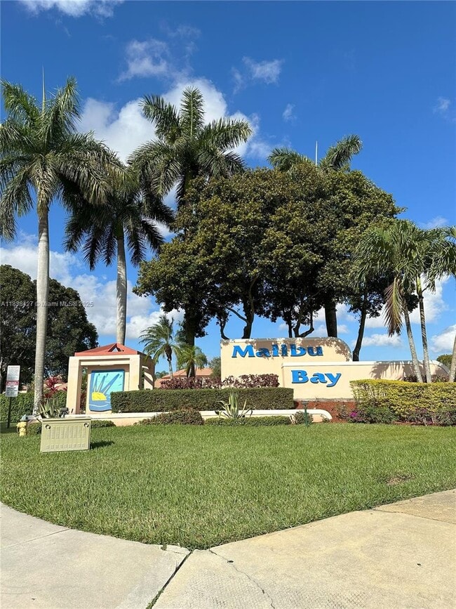 Building Photo - 762 NW 208th Ter Rental