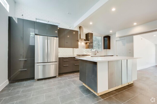 Building Photo - 1810 Newton St Rental