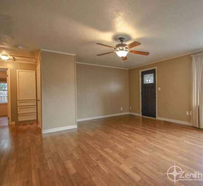 Photo - 2618 E 26th St