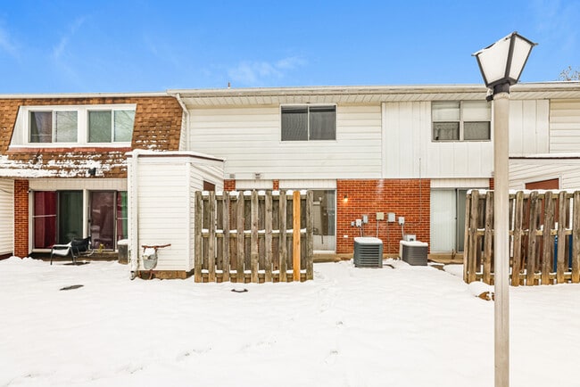 Building Photo - 5877 Taylorsville Rd