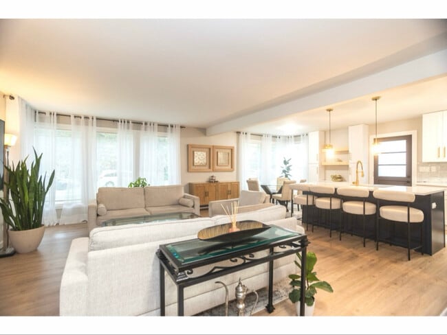 Photo - 726 Lawler Ave