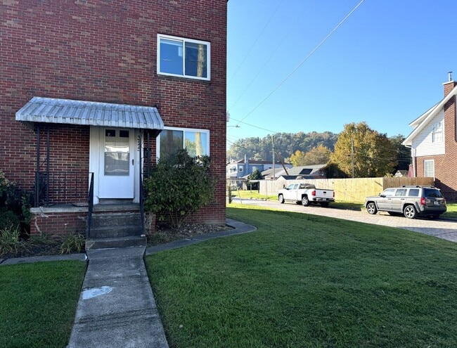 Building Photo - Great 2 bedroom Near Ritter Park in Huntin... Unit 1