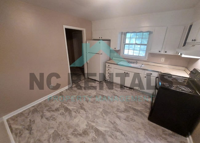 Photo - 829 Holt Ave