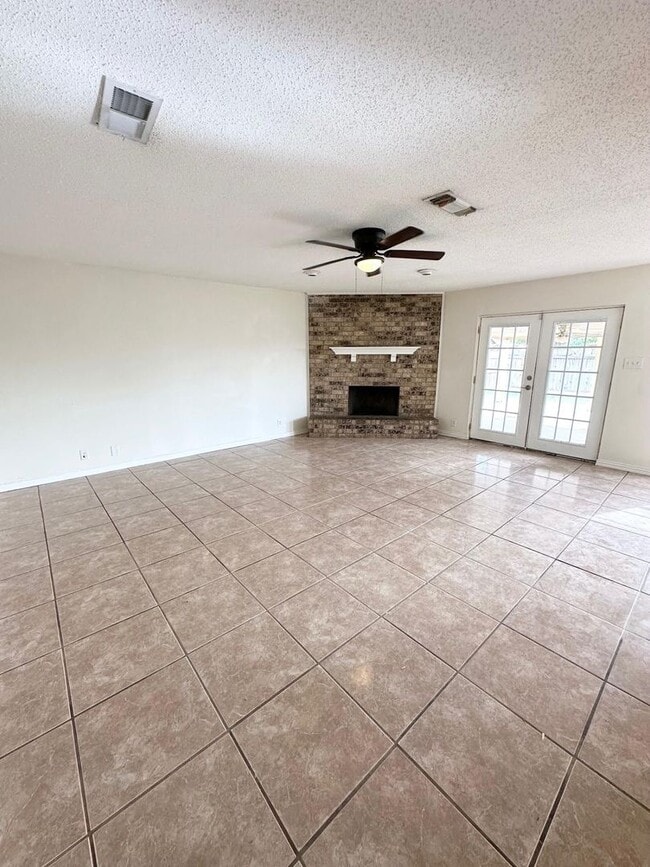 Photo - 3 Bed 2 Bath Ready to Rent!