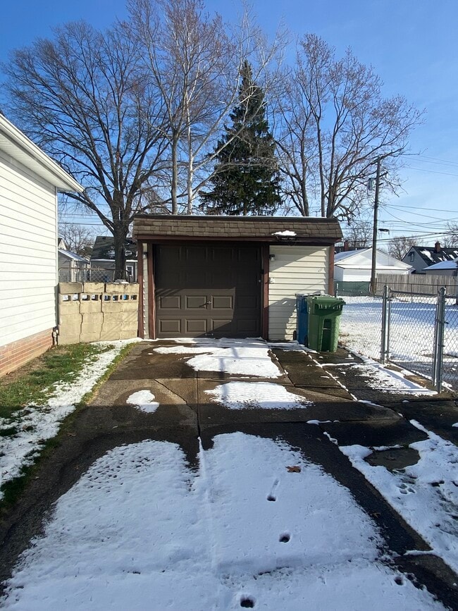 Photo - 6825 Beresford Ave