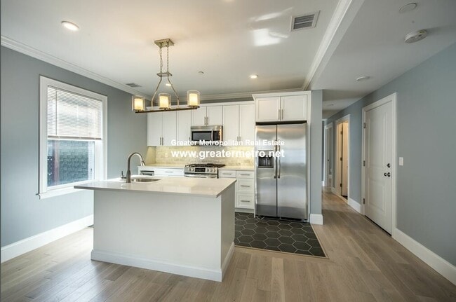 Building Photo - 21 Winfield St Unit 3