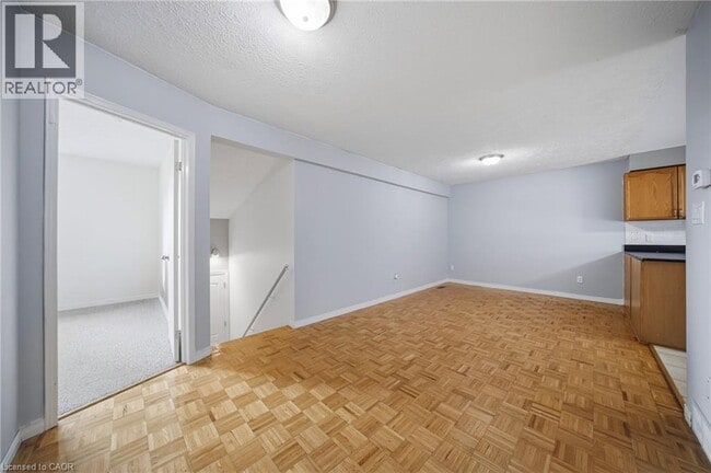Photo - 146 Bankside Dr