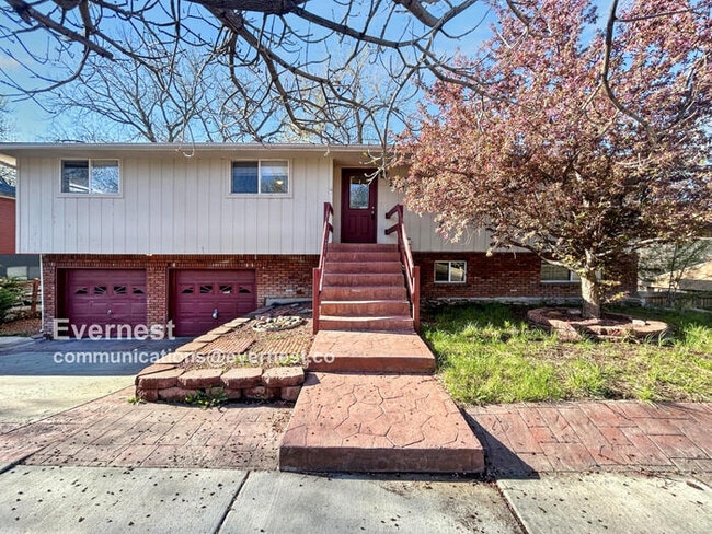 Photo - 2507 Flintridge Dr House