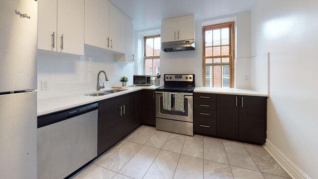 Building Photo - 4560 Sainte-Catherine