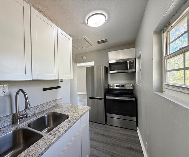 Photo - 506 Park Way