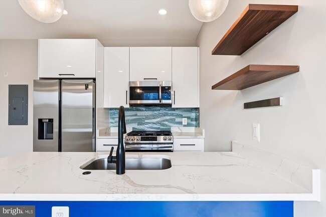 Building Photo - 1102 Staples St NE Unit 301